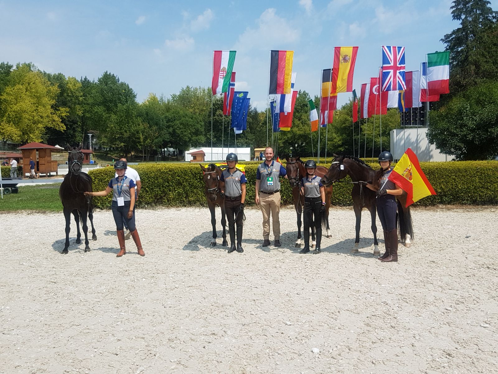 La amazona Navarra Ane Martín Ladrón en el Campeonato de Europa Doma FEI Poni en Kaspovar, Hungría